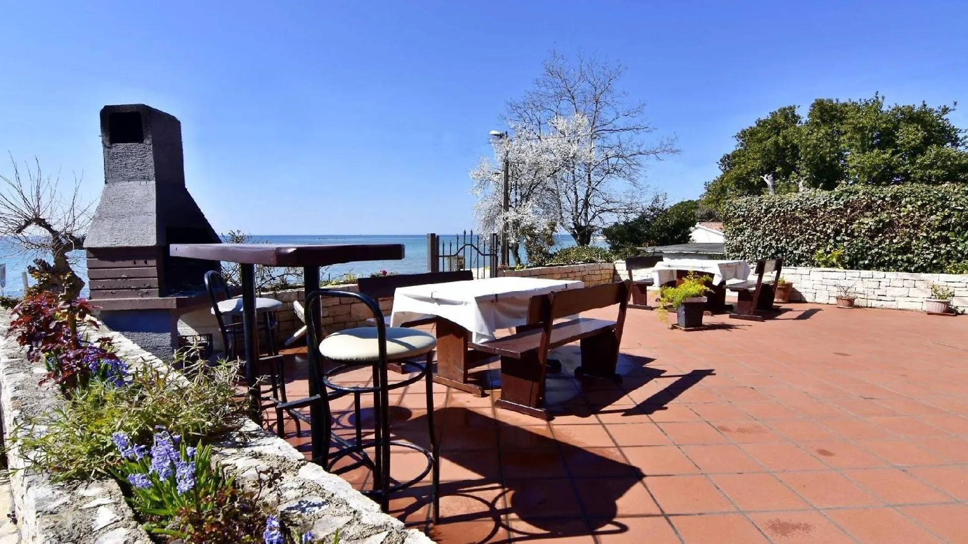 Wohnung In Zambratija Mit Schoener Terrasse アパート